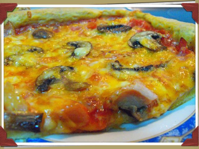 Pizza de bacon y champiñón