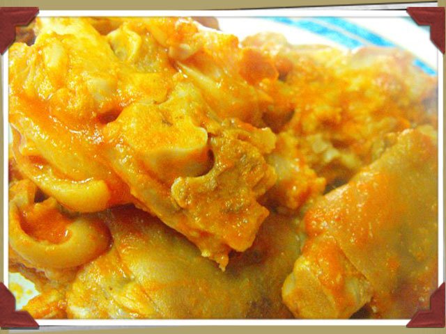 Manitas de cerdo en salsa picante