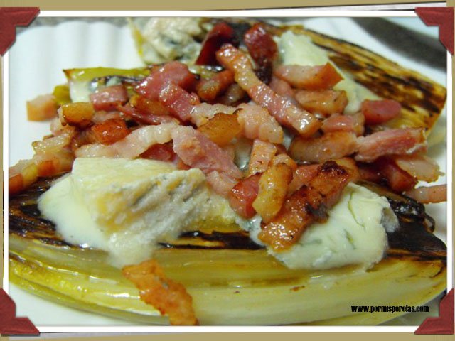 Endivias a la plancha con gorgonzola y bacon