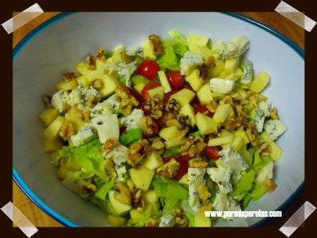 Ensalada con manzana, gorgonzola  y nueces